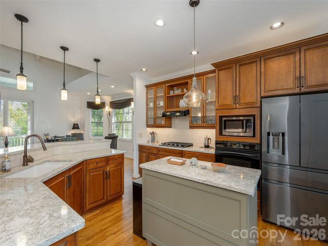 83 Towne Place Drive, Hendersonville, NC 28792