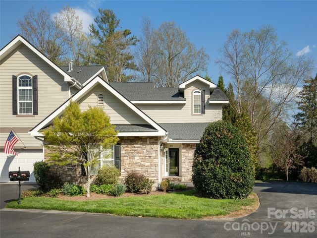 83 Towne Place Drive, Hendersonville, NC 28792