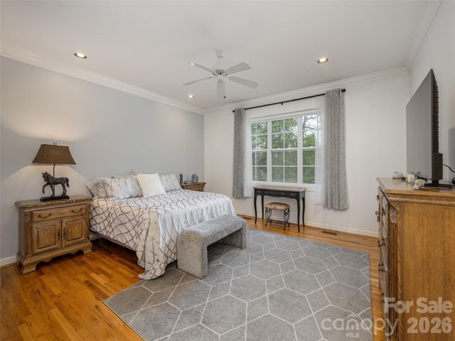 83 Towne Place Drive, Hendersonville, NC 28792