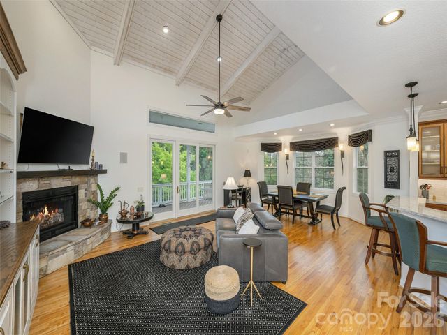 83 Towne Place Drive, Hendersonville, NC 28792