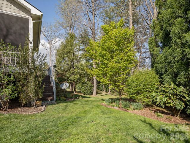 83 Towne Place Drive, Hendersonville, NC 28792