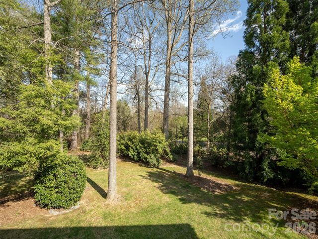 83 Towne Place Drive, Hendersonville, NC 28792