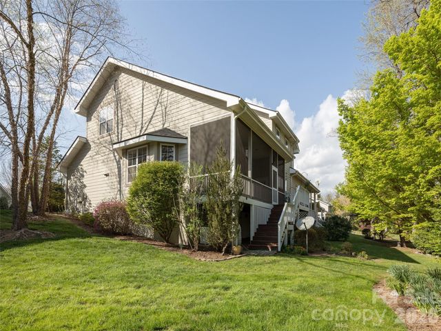 83 Towne Place Drive, Hendersonville, NC 28792