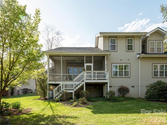 83 Towne Place Drive, Hendersonville, NC 28792