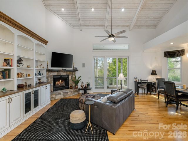 83 Towne Place Drive, Hendersonville, NC 28792