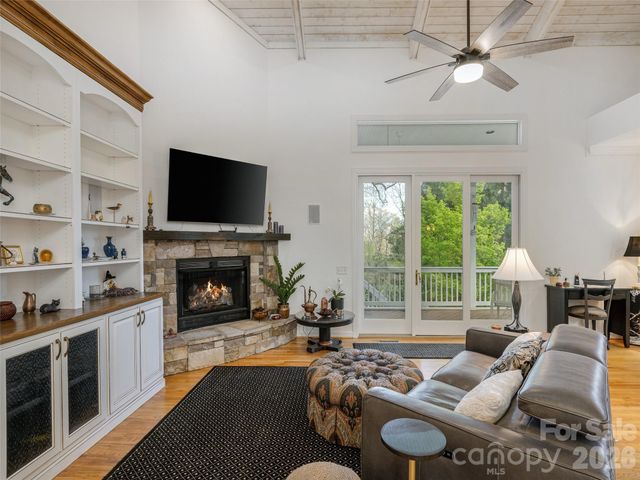 83 Towne Place Drive, Hendersonville, NC 28792