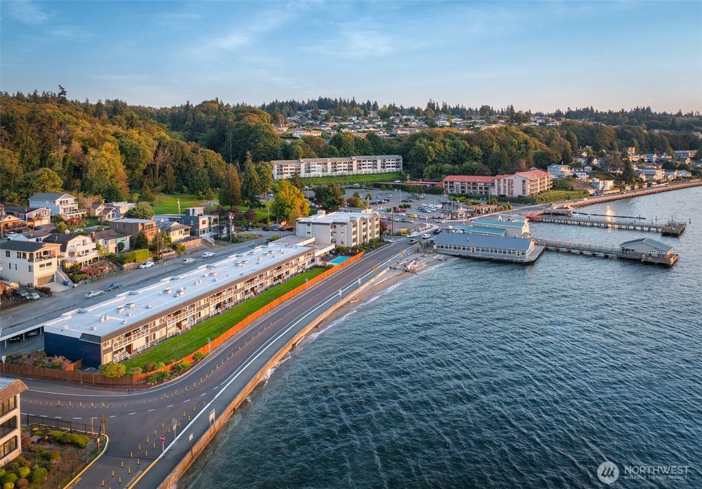 28120 Redondo Beach Drive S #206, Des Moines, WA 98198