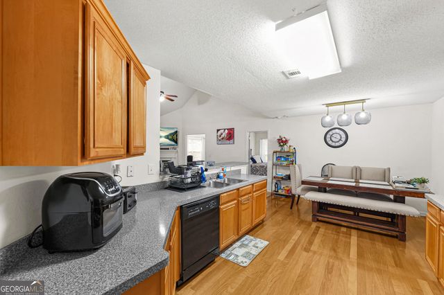 2773 Newtons Crest Cir, Snellville, GA 30078