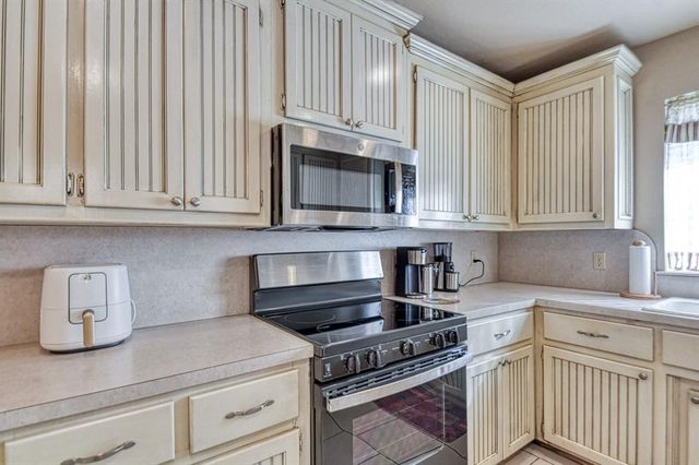 10 Westend Court, Tuttle, OK 73089