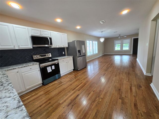 1342 County Road 5003, Cleveland, TX 77327