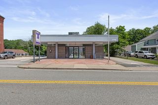 12 School St, Merrimac, MA 01860