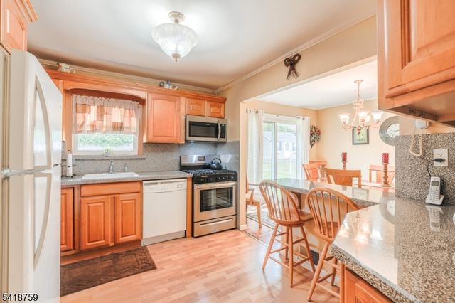 17 Cole Rd, Cedar Grove Twp., NJ 07009