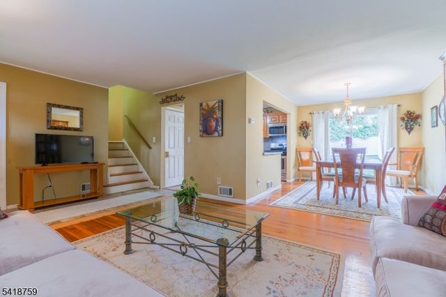 17 Cole Rd, Cedar Grove Twp., NJ 07009