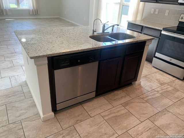 6814 Hibiscus Fls, San Antonio, TX 78218
