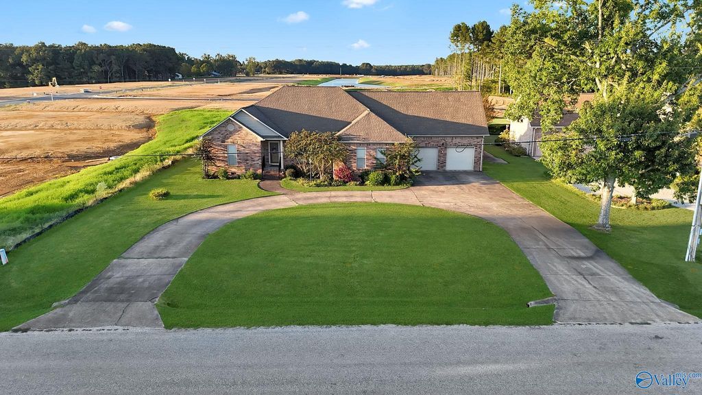 24589 Drawbaugh Road, Athens, AL 35613