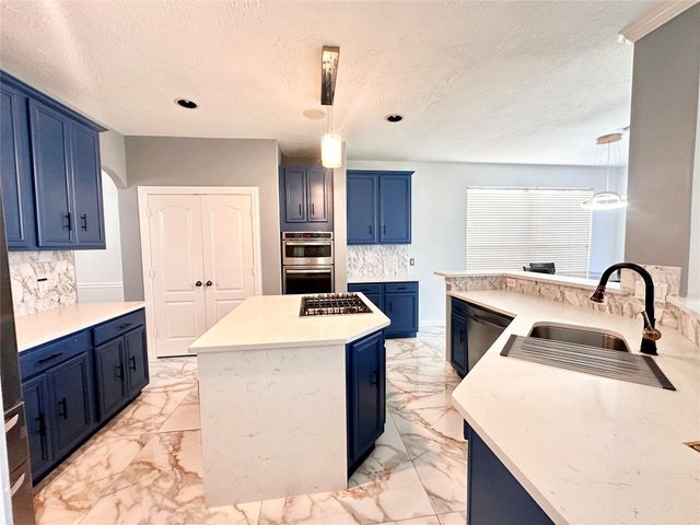 2819 Lake Shore Harbour Drive, Missouri City, TX 77459