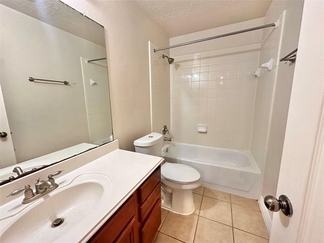 2819 Lake Shore Harbour Drive, Missouri City, TX 77459