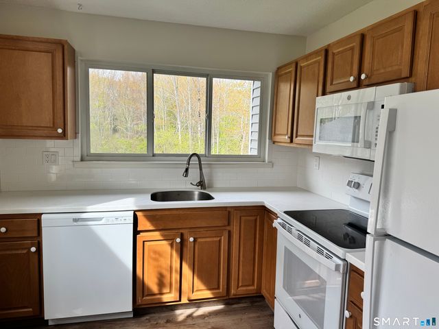 11 Hilltop Drive 11, Simsbury, CT 06089