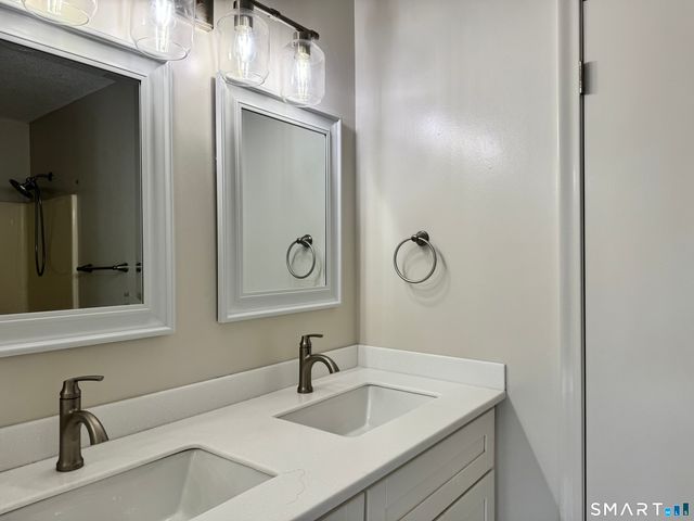 11 Hilltop Drive 11, Simsbury, CT 06089