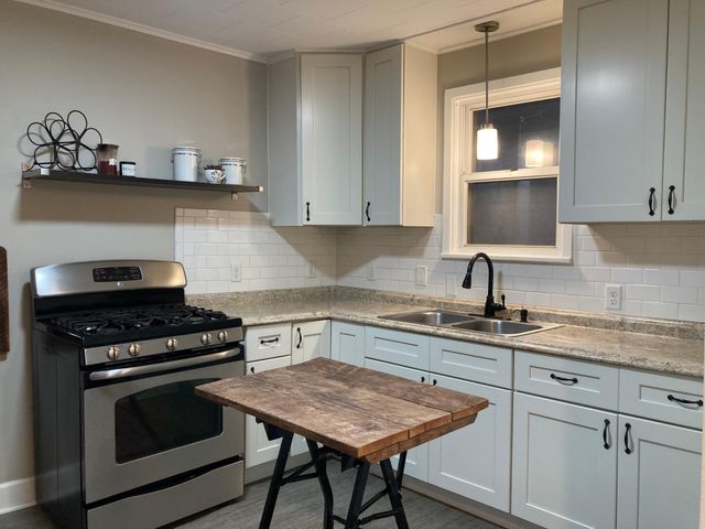 1189 Hawthorne Avenue E, Saint Paul, MN 55106