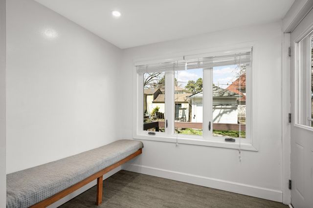 1189 Hawthorne Avenue E, Saint Paul, MN 55106