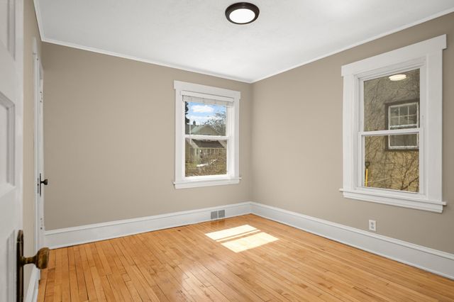 1189 Hawthorne Avenue E, Saint Paul, MN 55106