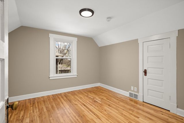 1189 Hawthorne Avenue E, Saint Paul, MN 55106