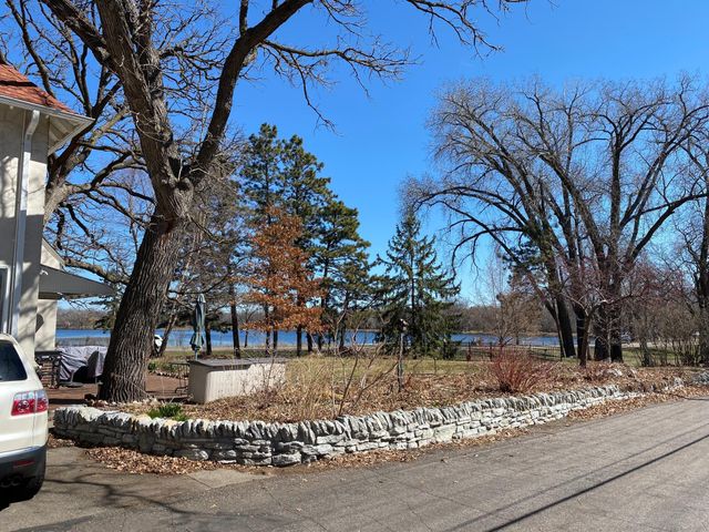 1189 Hawthorne Avenue E, Saint Paul, MN 55106