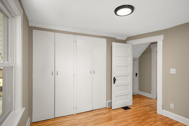 1189 Hawthorne Avenue E, Saint Paul, MN 55106