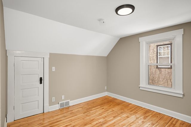 1189 Hawthorne Avenue E, Saint Paul, MN 55106