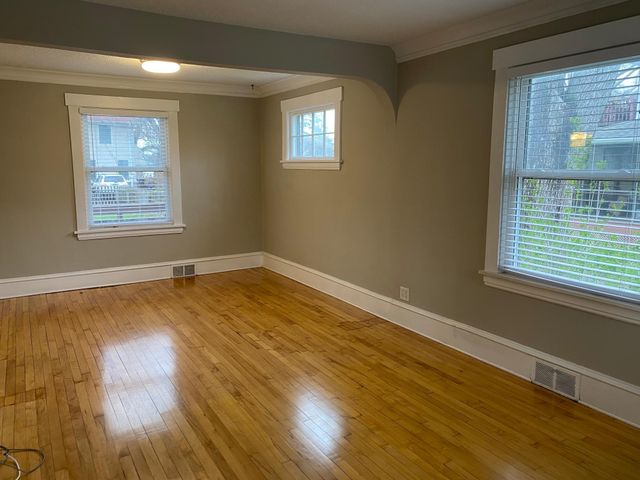 1189 Hawthorne Avenue E, Saint Paul, MN 55106