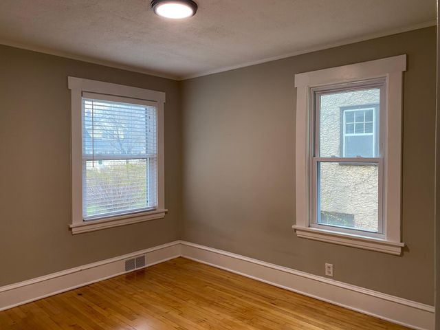 1189 Hawthorne Avenue E, Saint Paul, MN 55106