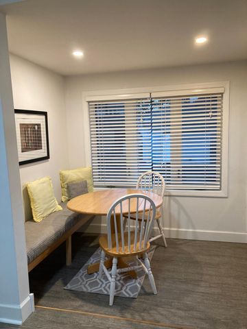 1189 Hawthorne Avenue E, Saint Paul, MN 55106