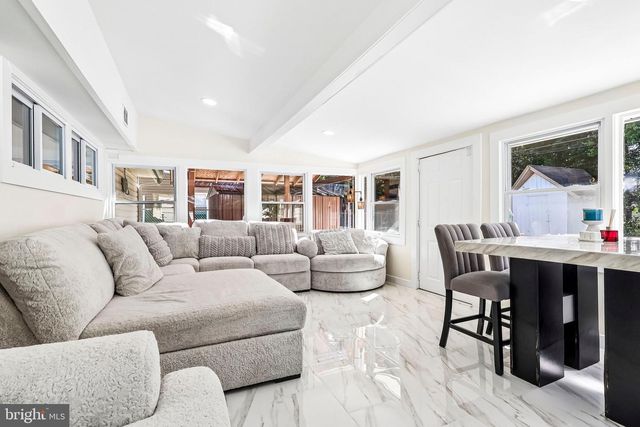 85 KINGWOOD LN, Levittown, PA 19055