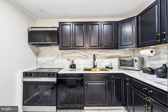 85 KINGWOOD LN, Levittown, PA 19055