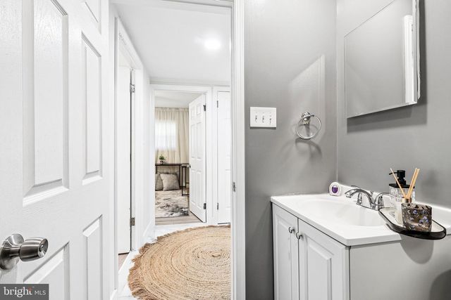 85 KINGWOOD LN, Levittown, PA 19055