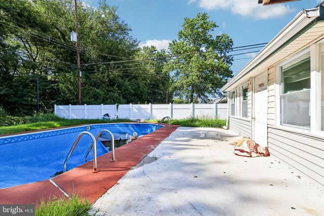 85 KINGWOOD LN, Levittown, PA 19055