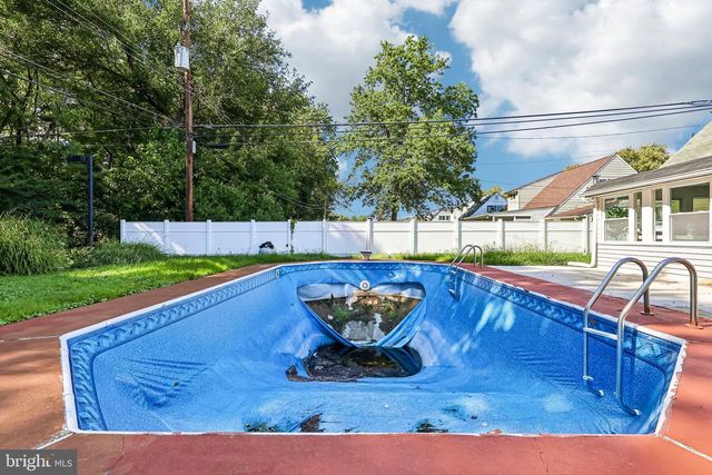 85 KINGWOOD LN, Levittown, PA 19055