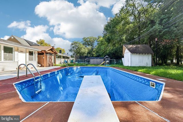 85 KINGWOOD LN, Levittown, PA 19055