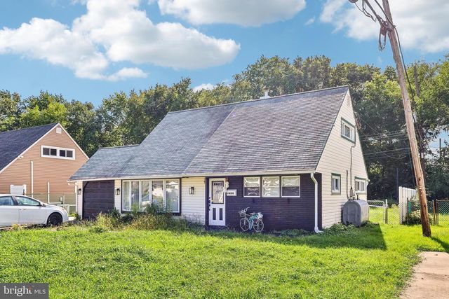 85 KINGWOOD LN, Levittown, PA 19055