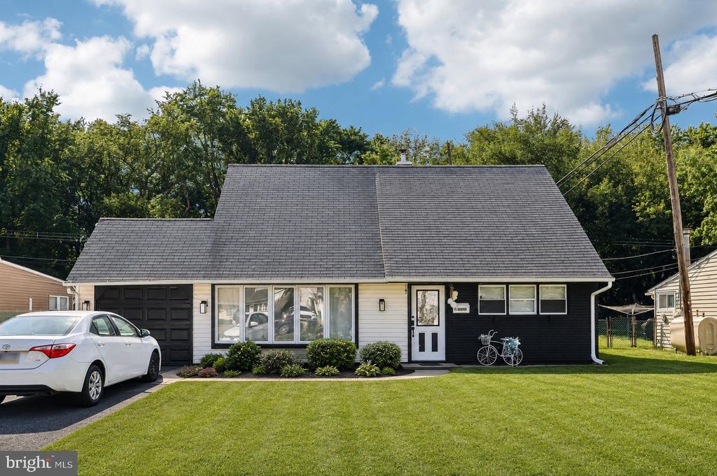85 KINGWOOD LN, Levittown, PA 19055
