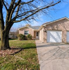 42 Grassyway Court, Whiteland, IN 46184