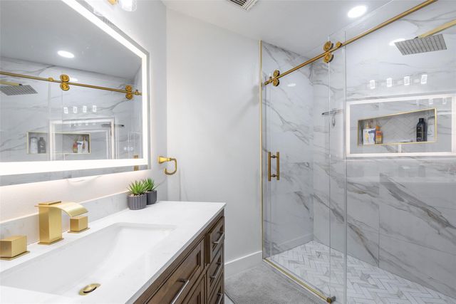 13431 Yaupon Holly Lane, Houston, TX 77044