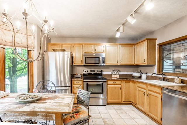 18 Ashbourne Drive, Noblesville, IN 46060