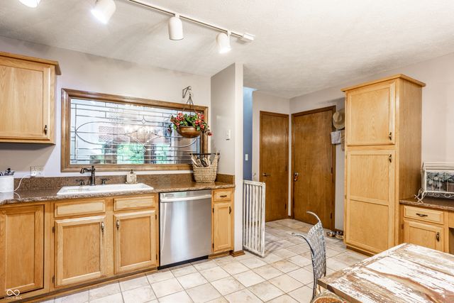 18 Ashbourne Drive, Noblesville, IN 46060