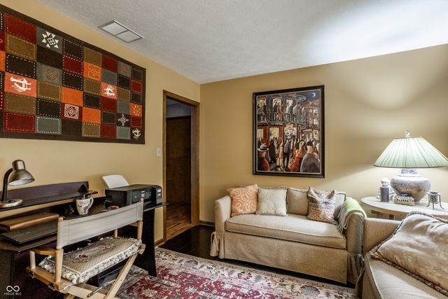 18 Ashbourne Drive, Noblesville, IN 46060