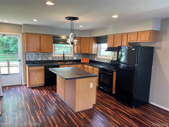 7920 Detroit Boulevard, West Bloomfield, MI 48323
