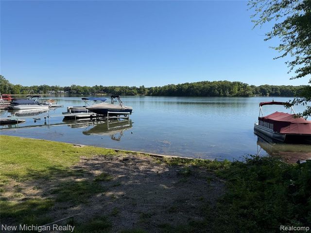 7920 Detroit Boulevard, West Bloomfield, MI 48323