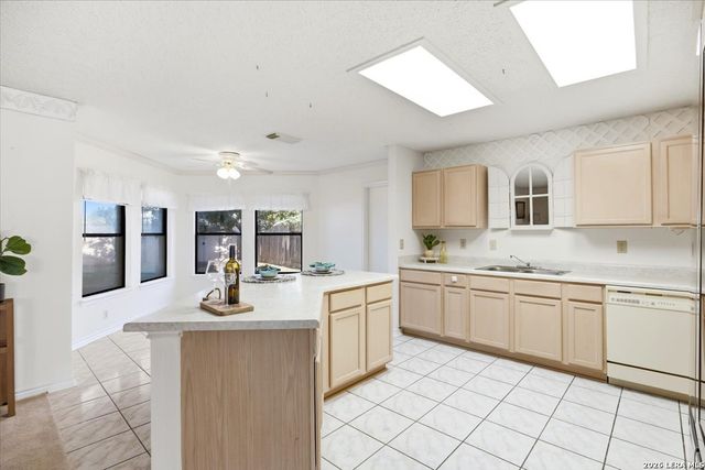 8410 Park Olympia, Universal City, TX 78148