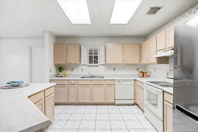 8410 Park Olympia, Universal City, TX 78148